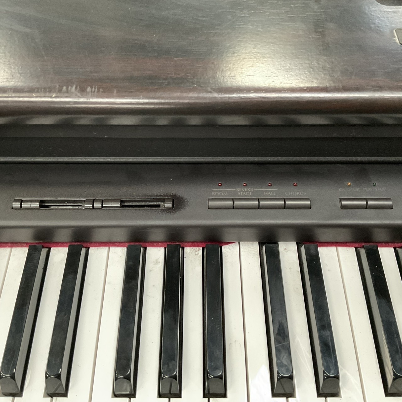 เปียโน COLUMBIA : EP-2500 สินค้าไม่พร้อมใช้งาน (ต้องซ่อม)