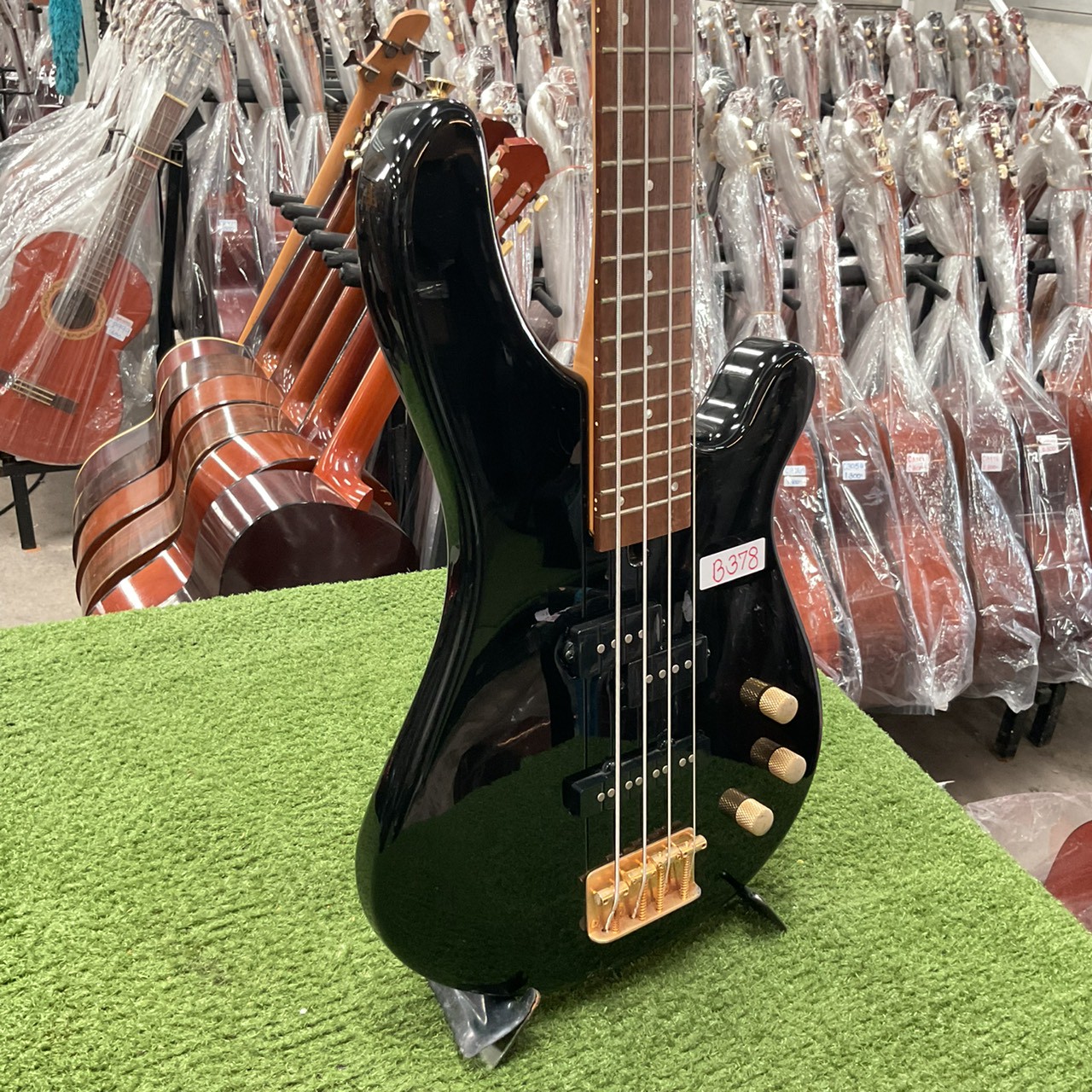 กีต้าร์เบส FERNANDES