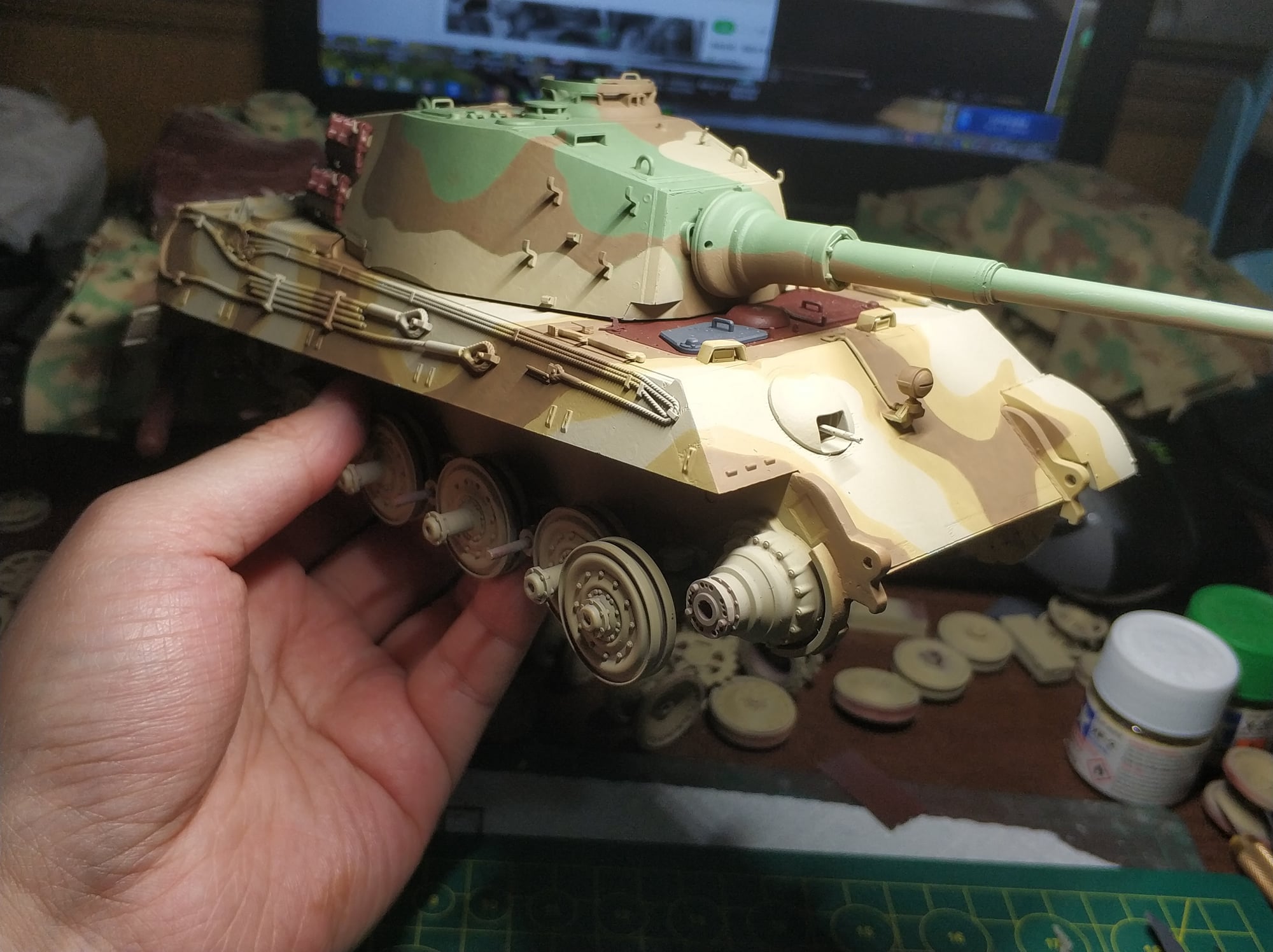 โมเดลรถถัง Meng Model ขนาด 1/35 TS-031 German Heavy Tank Sd.Kfz.182 KING TIGER (HENSCHEL TURRET)