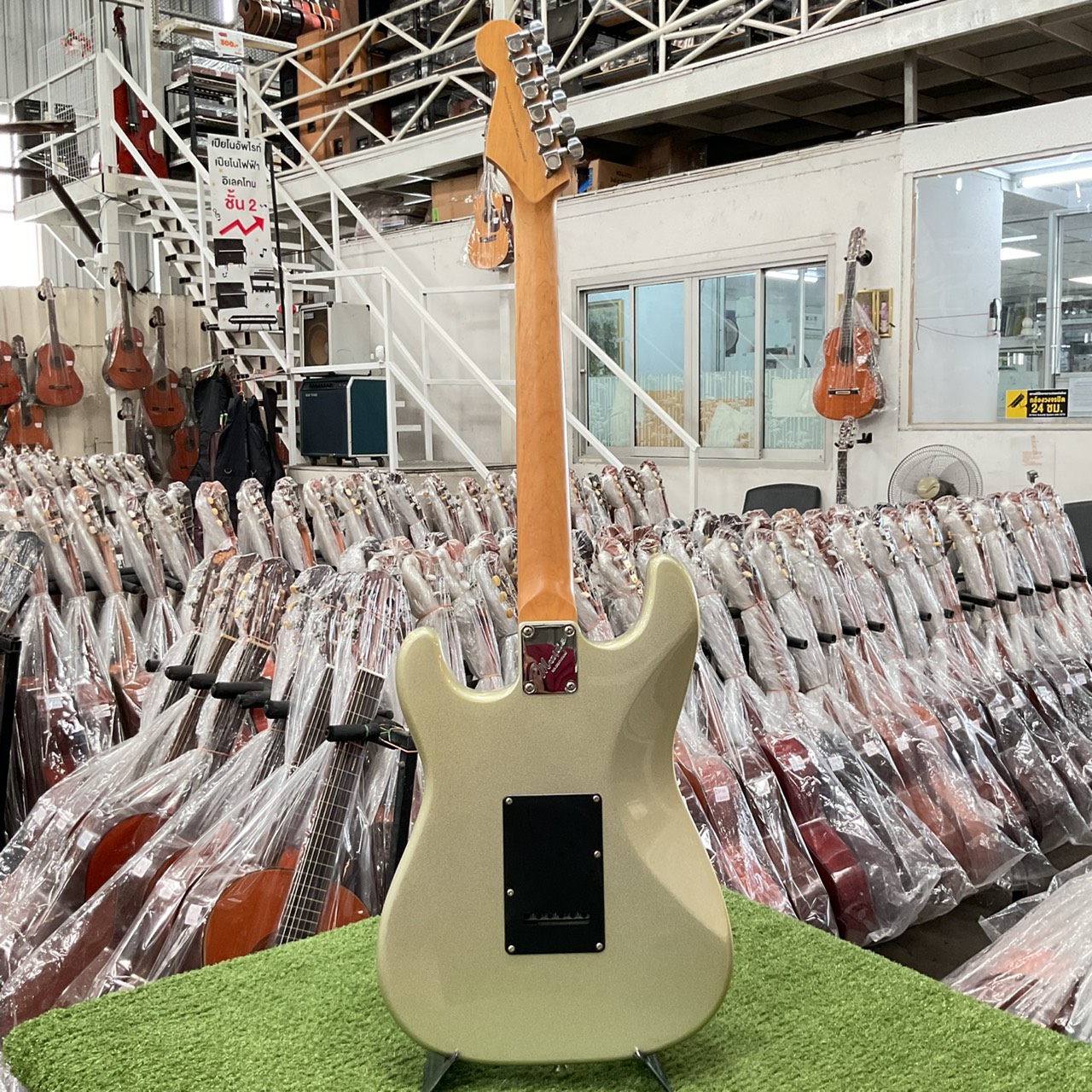 กีต้าร์ไฟฟ้า Mavis