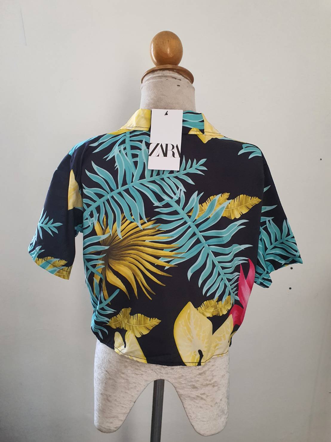FF05765 เสื้อเชิ้ต แฟชั่น ลายใบไม้สีดำ ของใหม่ อก 40 นิ้ว