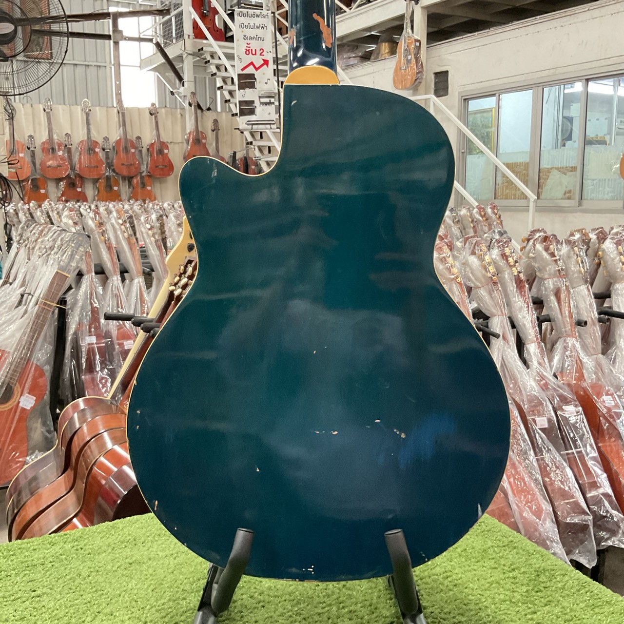 กีต้าร์โปร่งไฟฟ้า Mavis