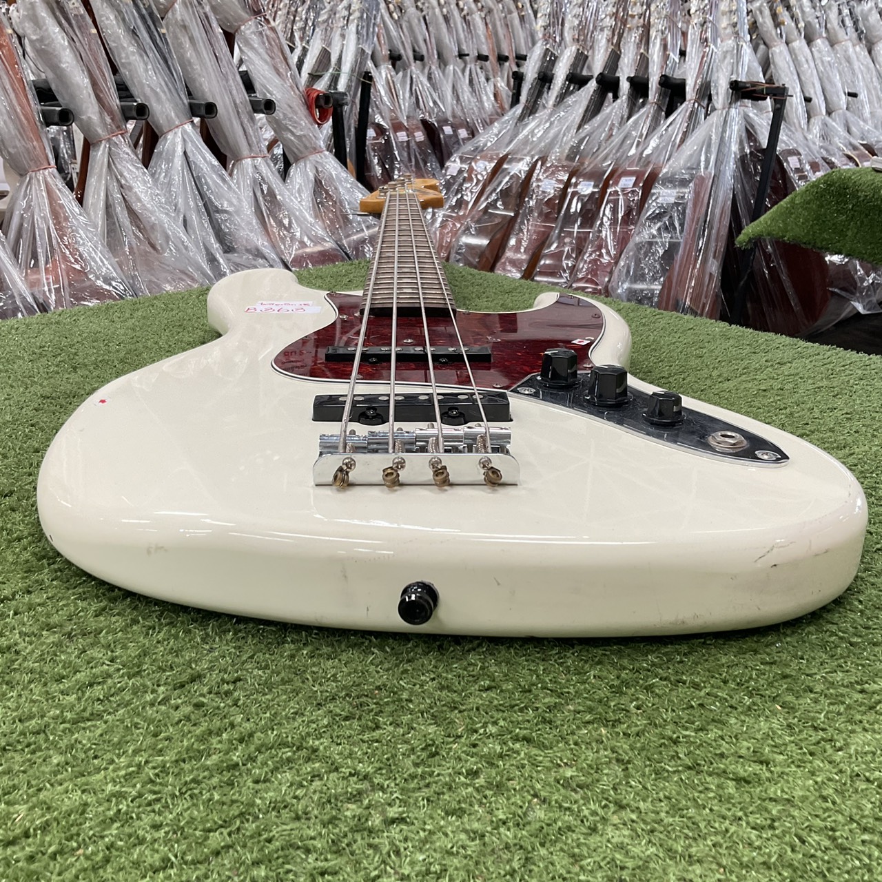 กีต้าร์เบส Legend