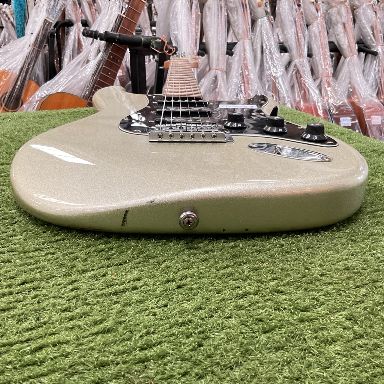 กีต้าร์ไฟฟ้า Mavis