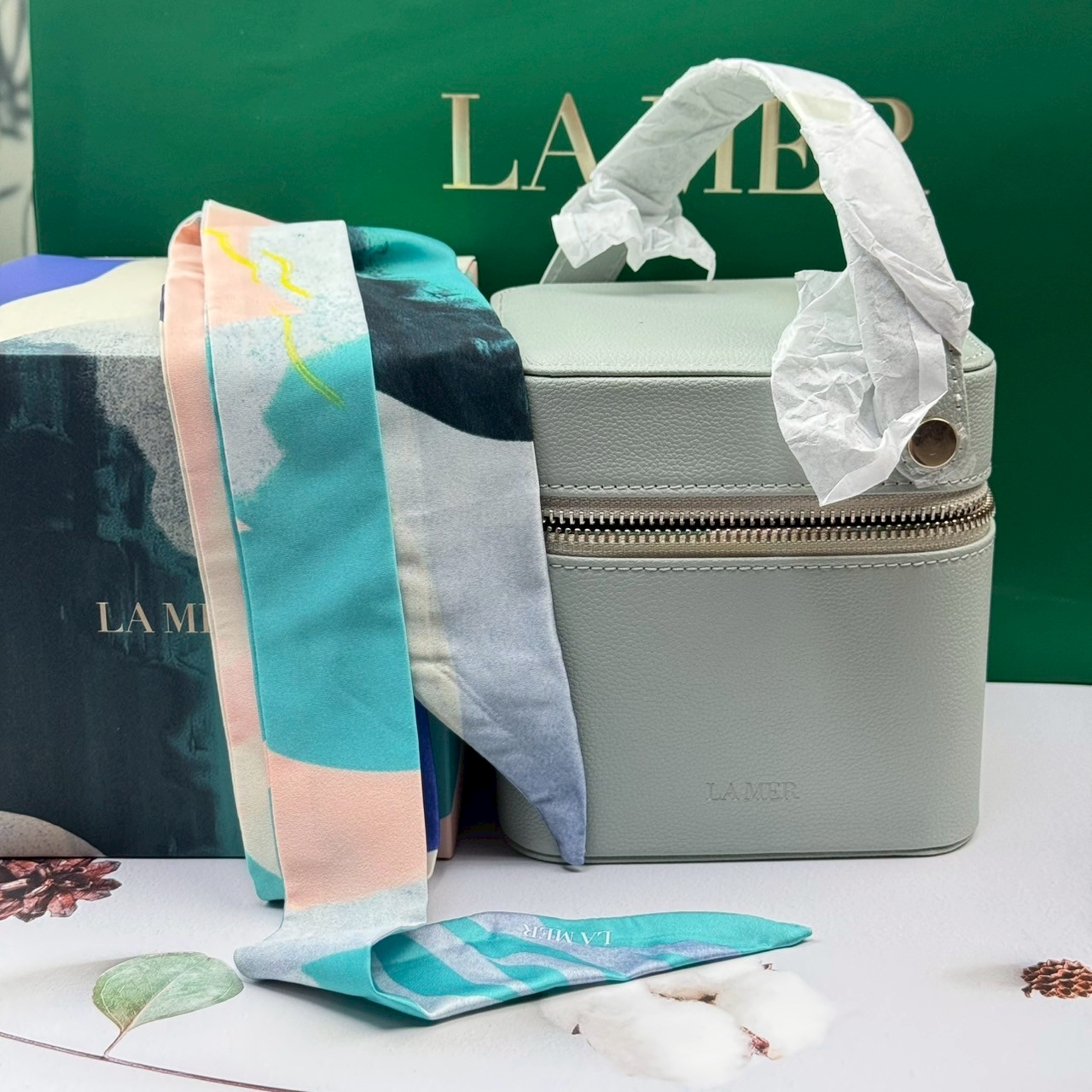 La mer Cosmetics Bag