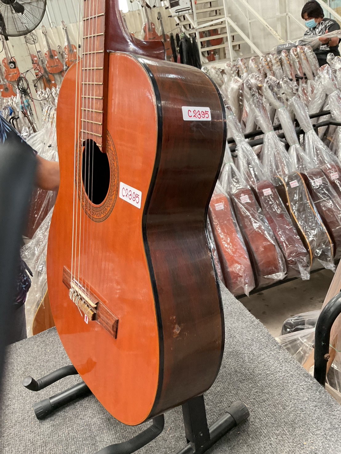 กีต้าร์คลาสสิค CLARK : No.109