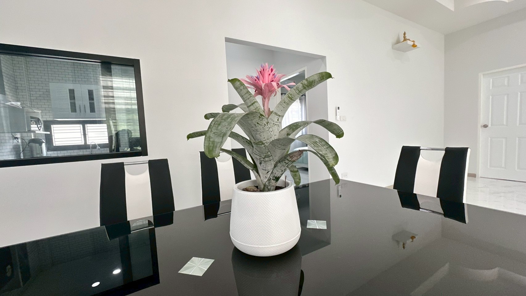 บ้านเช่าพัทยา หนองปลาไหล 3 ห้องนอน 3 ห้องน้ำ บ้านใหม่ ตกแต่งพร้อมอยู่ สวยมาก