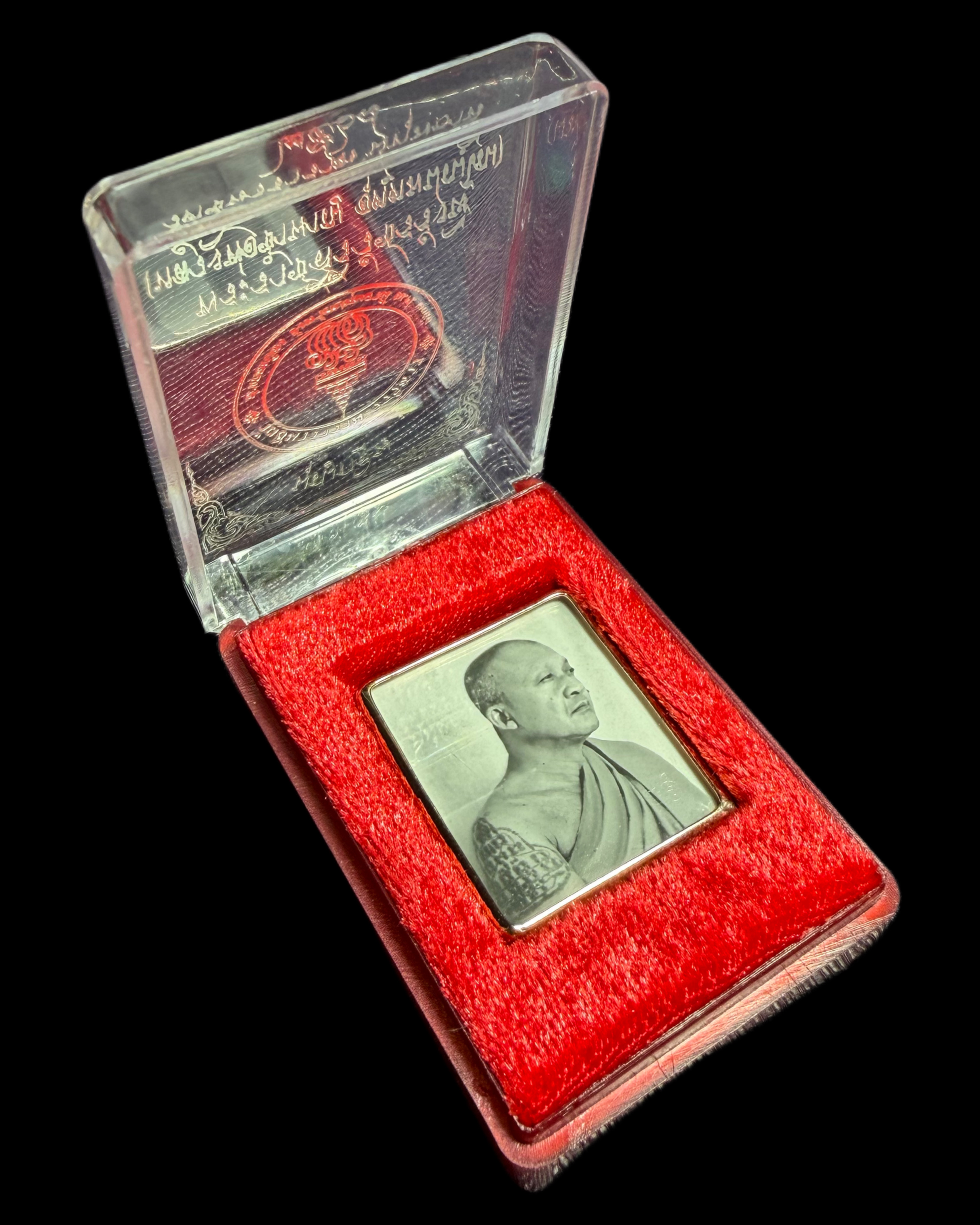 รูปถ่ายหลวงพ่อชำนาญฟิล์มกระจกโบราณ (รุ่น:กองบุญกฐิน2568,หลังเกศา) Luang Por Chamnan’s Wet-Plate Collodion Portrait. (series:kathina merit fund 2568,with Luang Por Chamnan’s hairs) SKU-04065