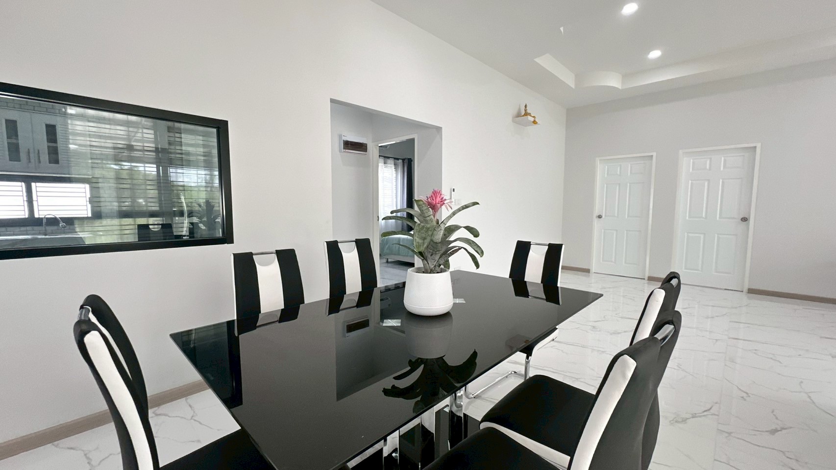 บ้านเช่าพัทยา หนองปลาไหล 3 ห้องนอน 3 ห้องน้ำ บ้านใหม่ ตกแต่งพร้อมอยู่ สวยมาก