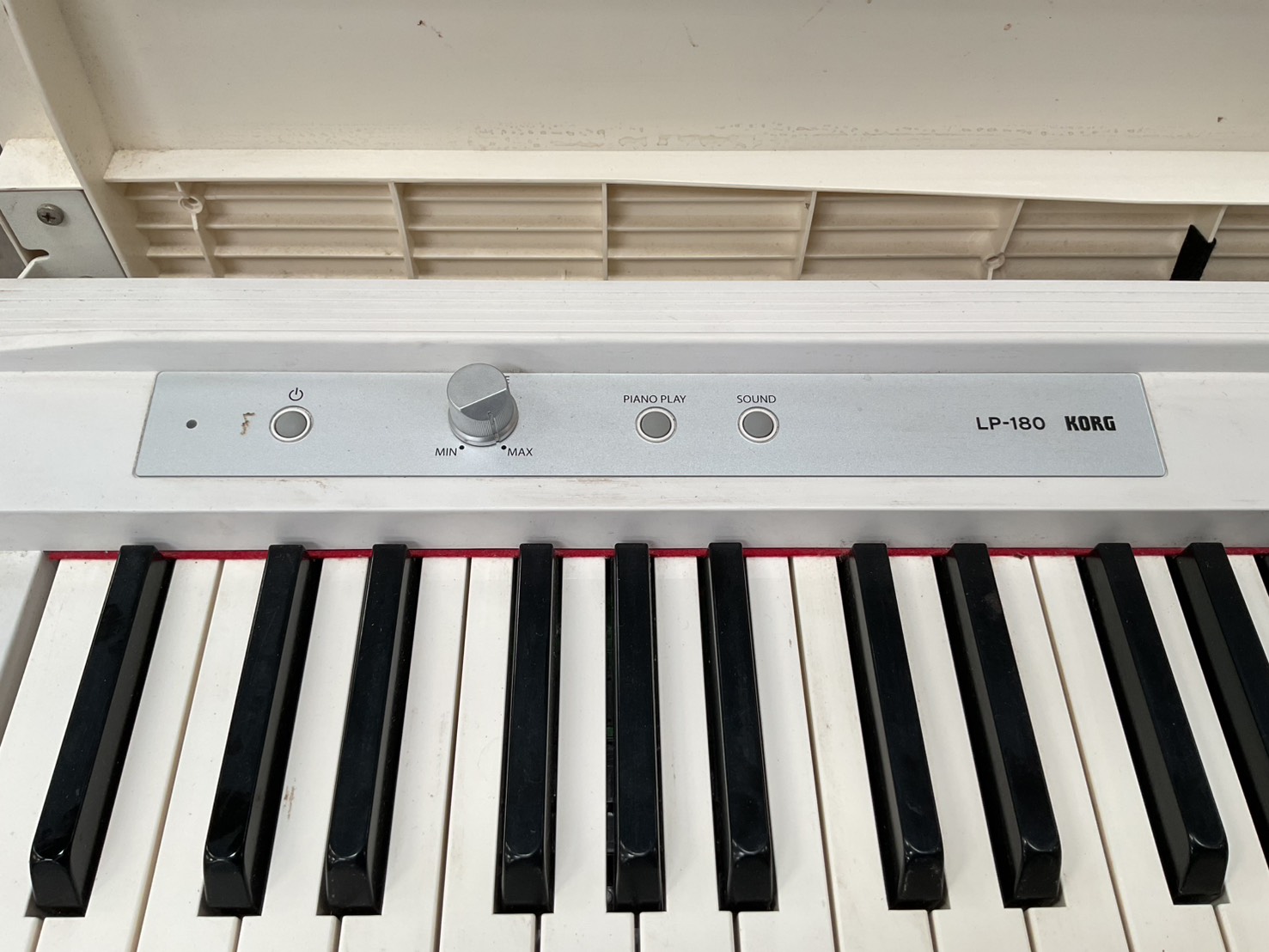 เปียโน KORG : LP-180 สินค้าไม่พร้อมใช้งาน (ต้องซ่อม)
