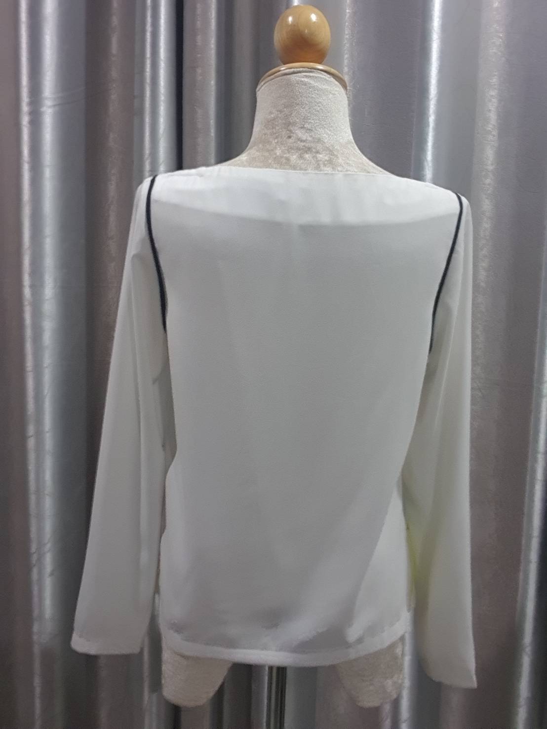FF01795 เสื้อแฟชั่น มือสอง สีขาว Juueidy อก 35 นิ้ว