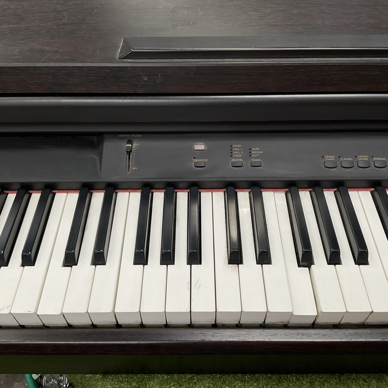 เปียโน YAMAHA : CLP-820 สินค้าไม่พร้อมใช้งาน (ต้องซ่อม)