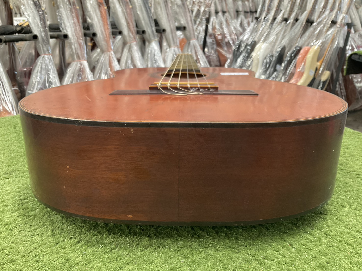 กีต้าร์คลาสสิค ยี่ห้อตามภาพ