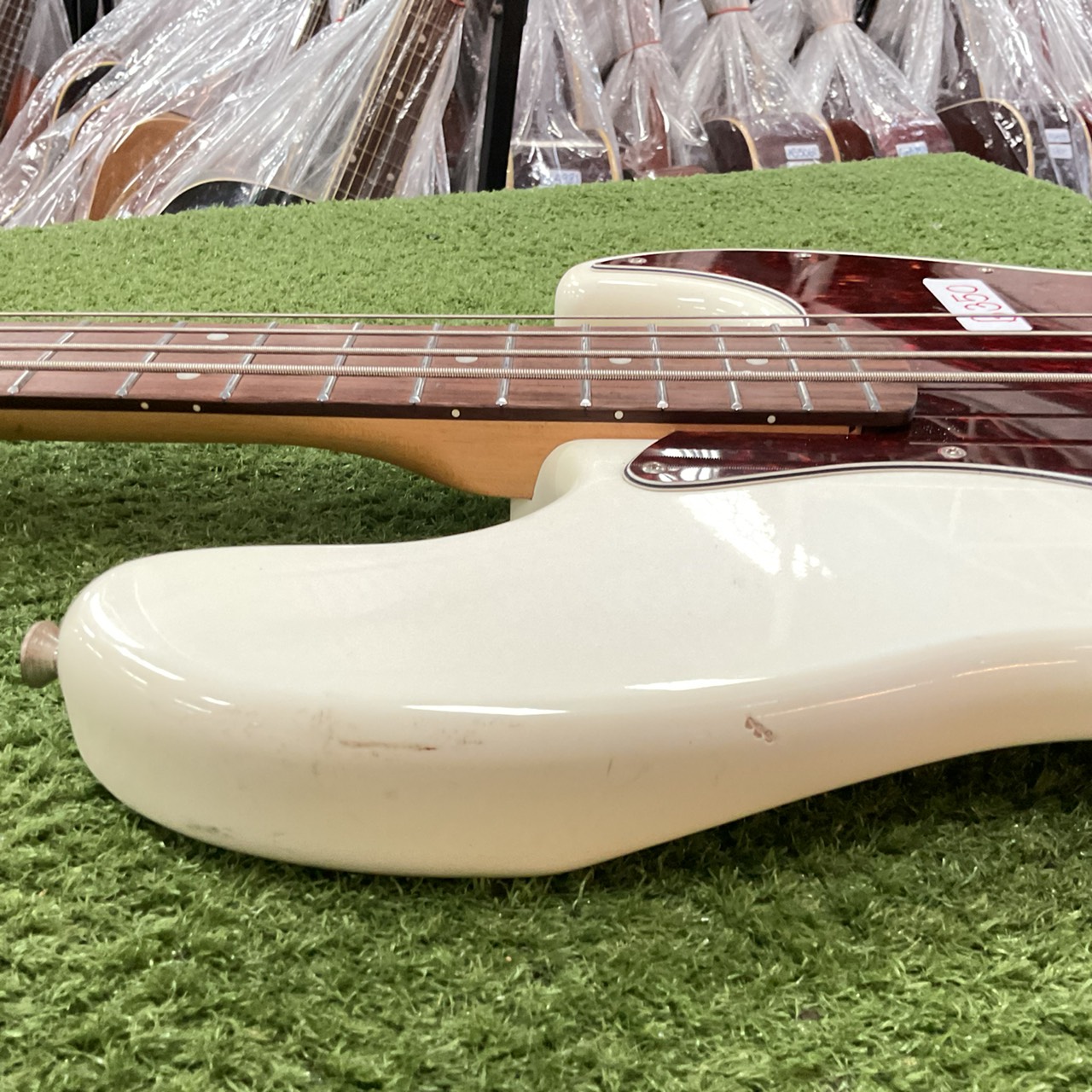 กีต้าร์เบส Mavis