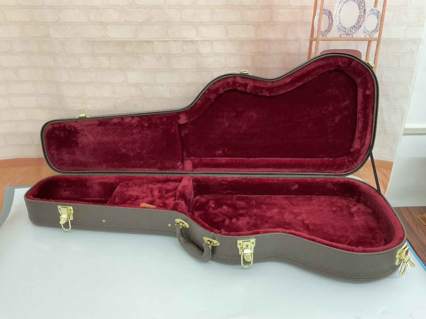 กล่องเคสกีต้าร์ไฟฟ้า (ใส่ได้ทุกทรง SD,LP,TL,SG) สีน้ำตาล