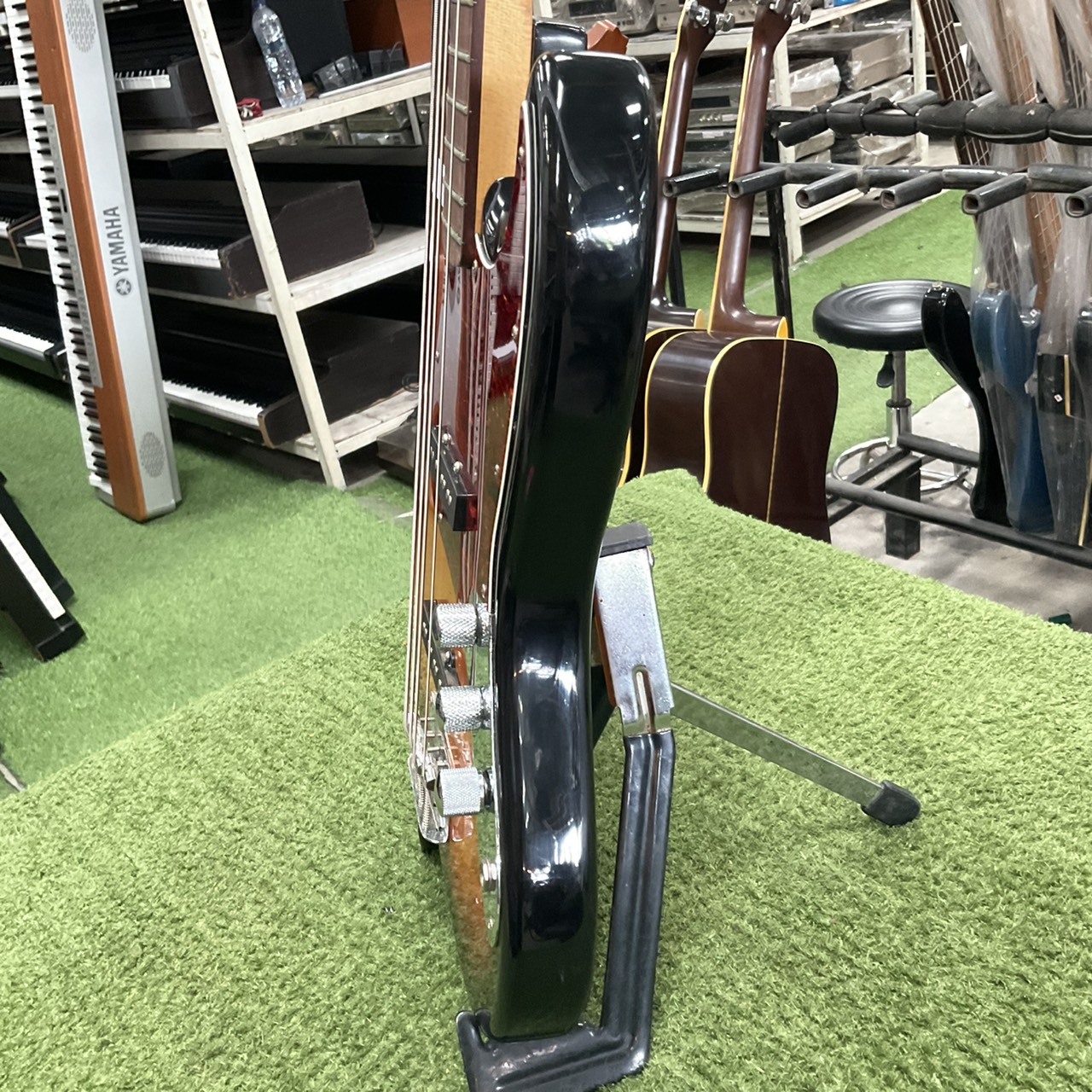 กีต้าร์เบส Mavis