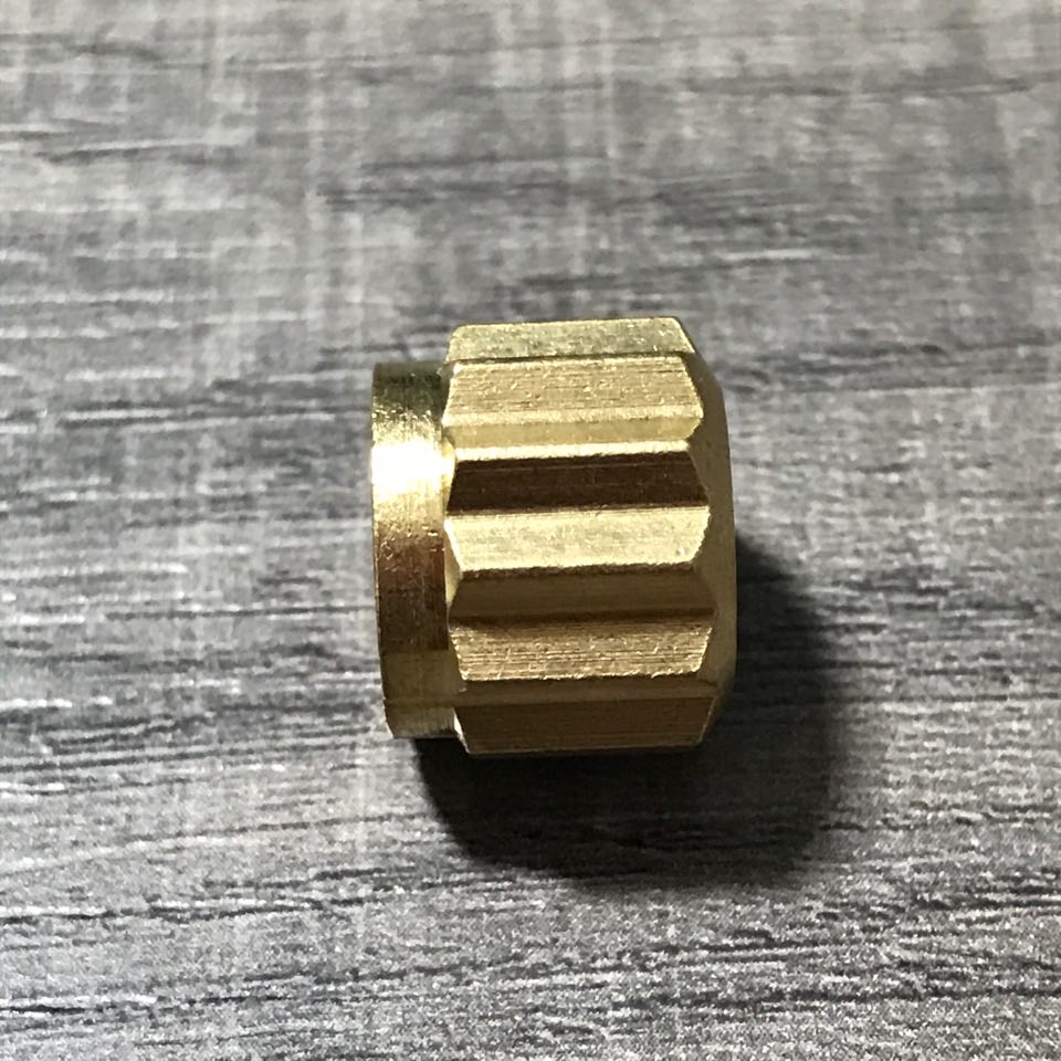 เฟืองสีทองใต้ใบมีด Debrandt