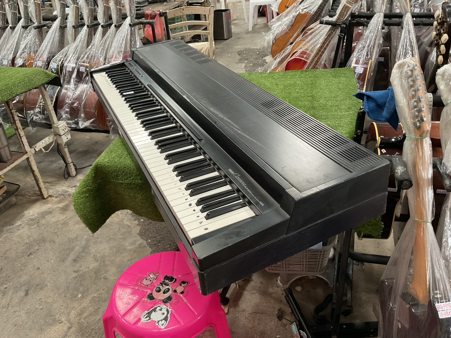 เปียโน YAMAHA : Clavinova CLP-300 สินค้าไม่พร้อมใช้งาน (ต้องซ่อม)