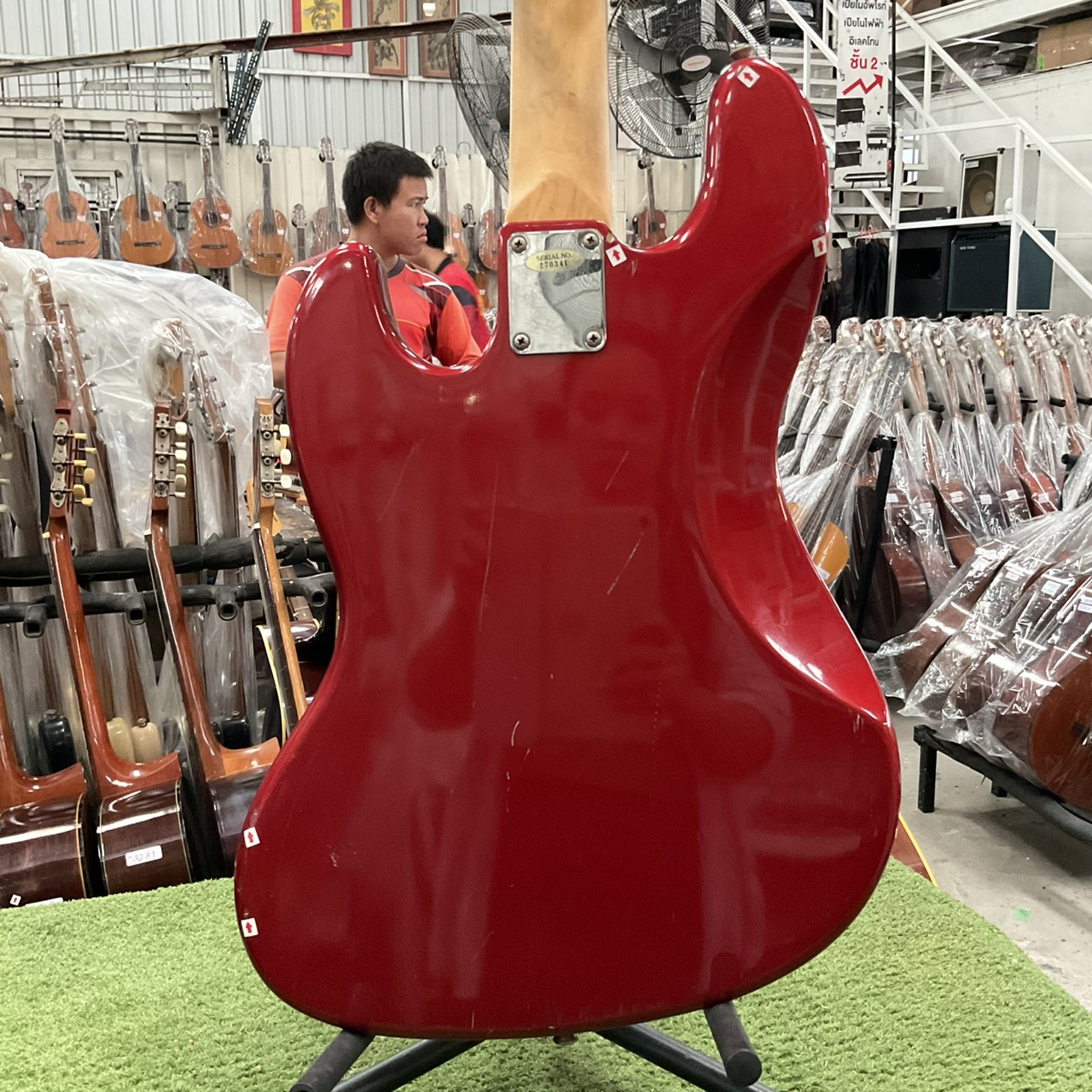 กีต้าร์เบส BUSKER'S