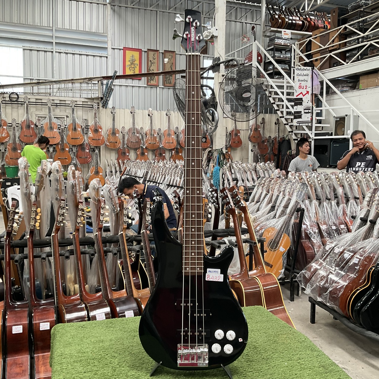 กีต้าร์เบส BUSKER'S