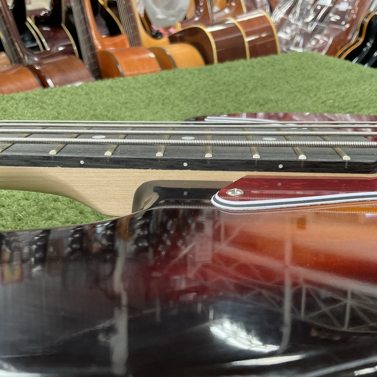 กีต้าร์เบส Gion