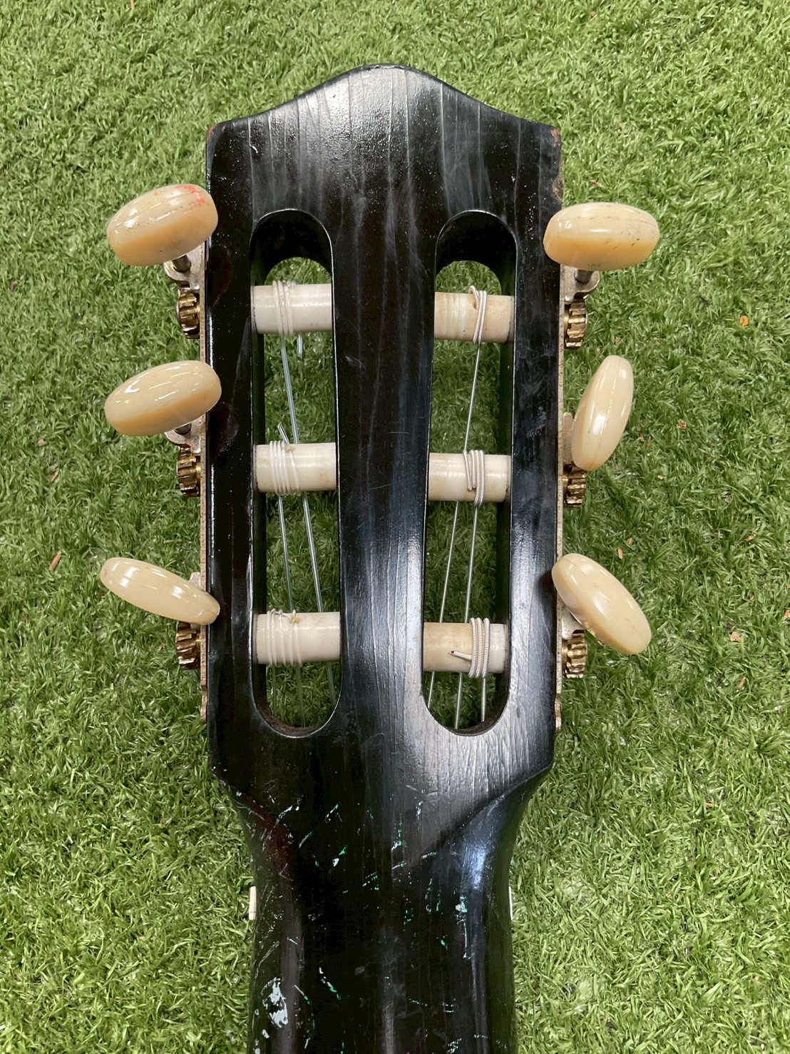 กีต้าร์คลาสสิค AzaLea