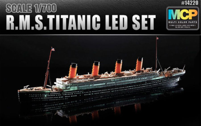 โมเดลเรือ Academy ขนาด 1/700 AC14220 R.M.S. TITANIC LED SET