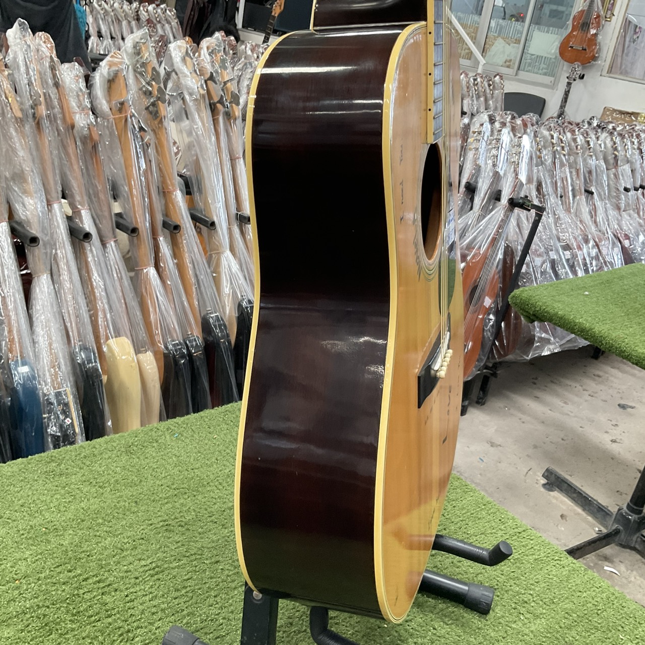 กีต้าร์โปร่งไฟฟ้า YAMAHA : FG-201B