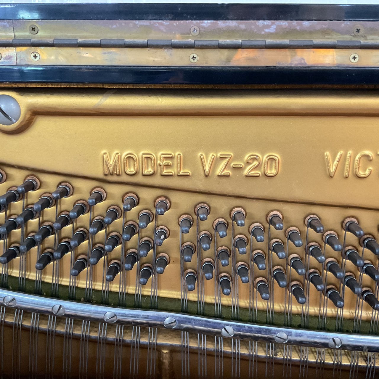 เปียโนอัพไลท์ VICTOR : VZ-20