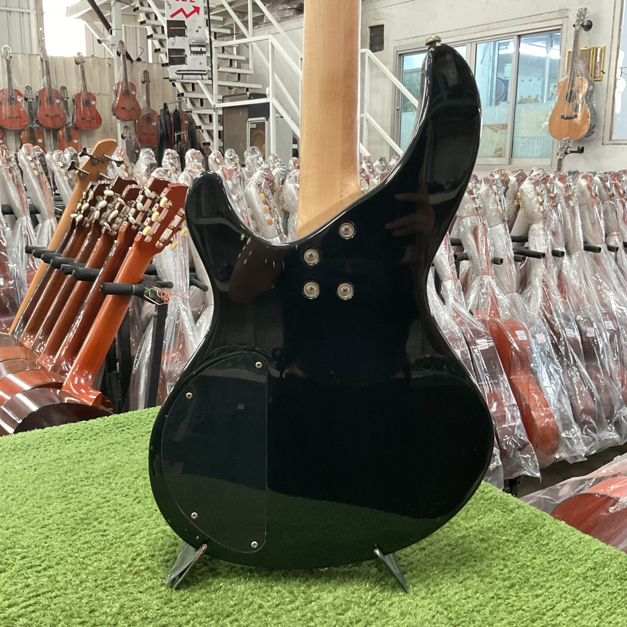 กีต้าร์เบส Aria Pro II