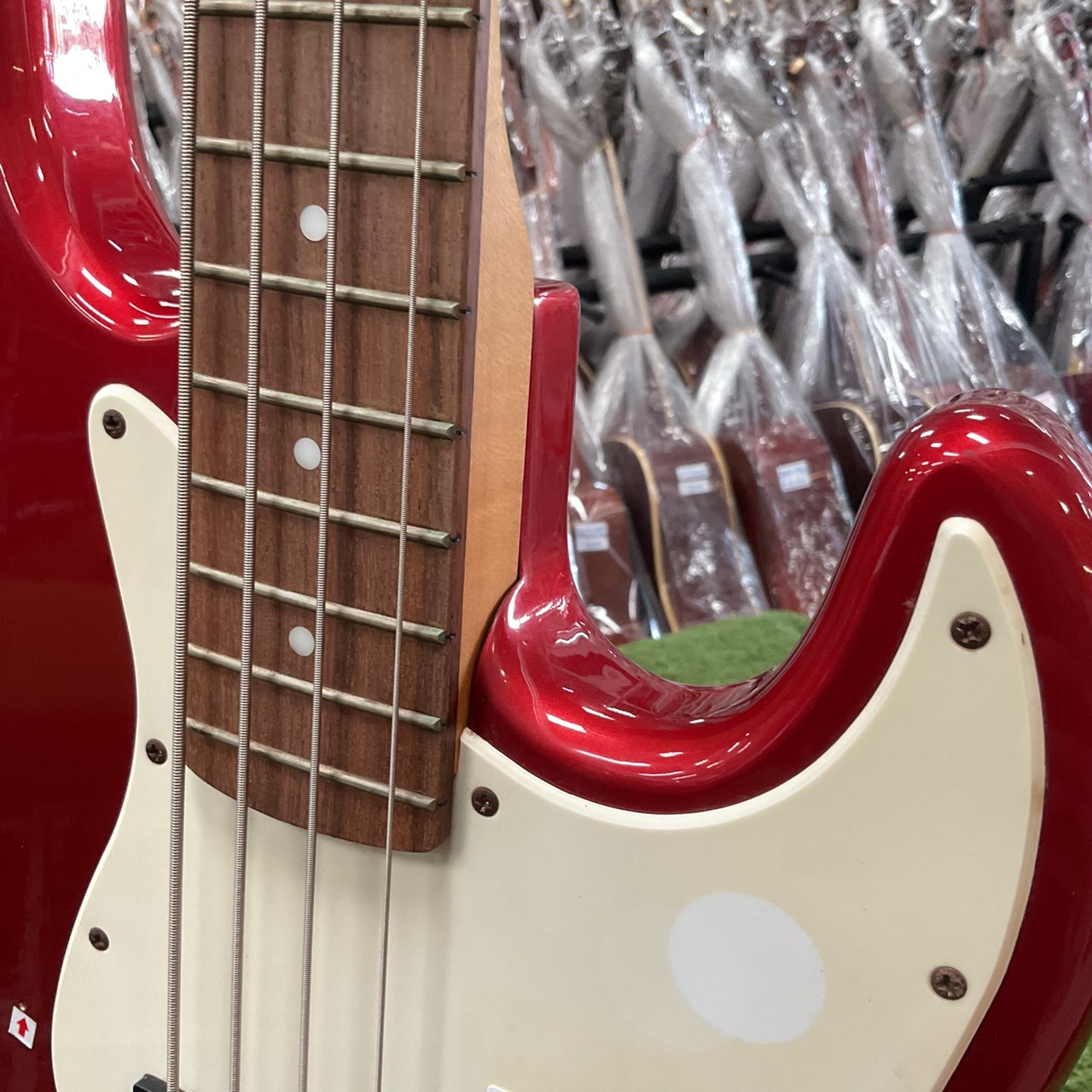 กีต้าร์เบส BUSKER'S