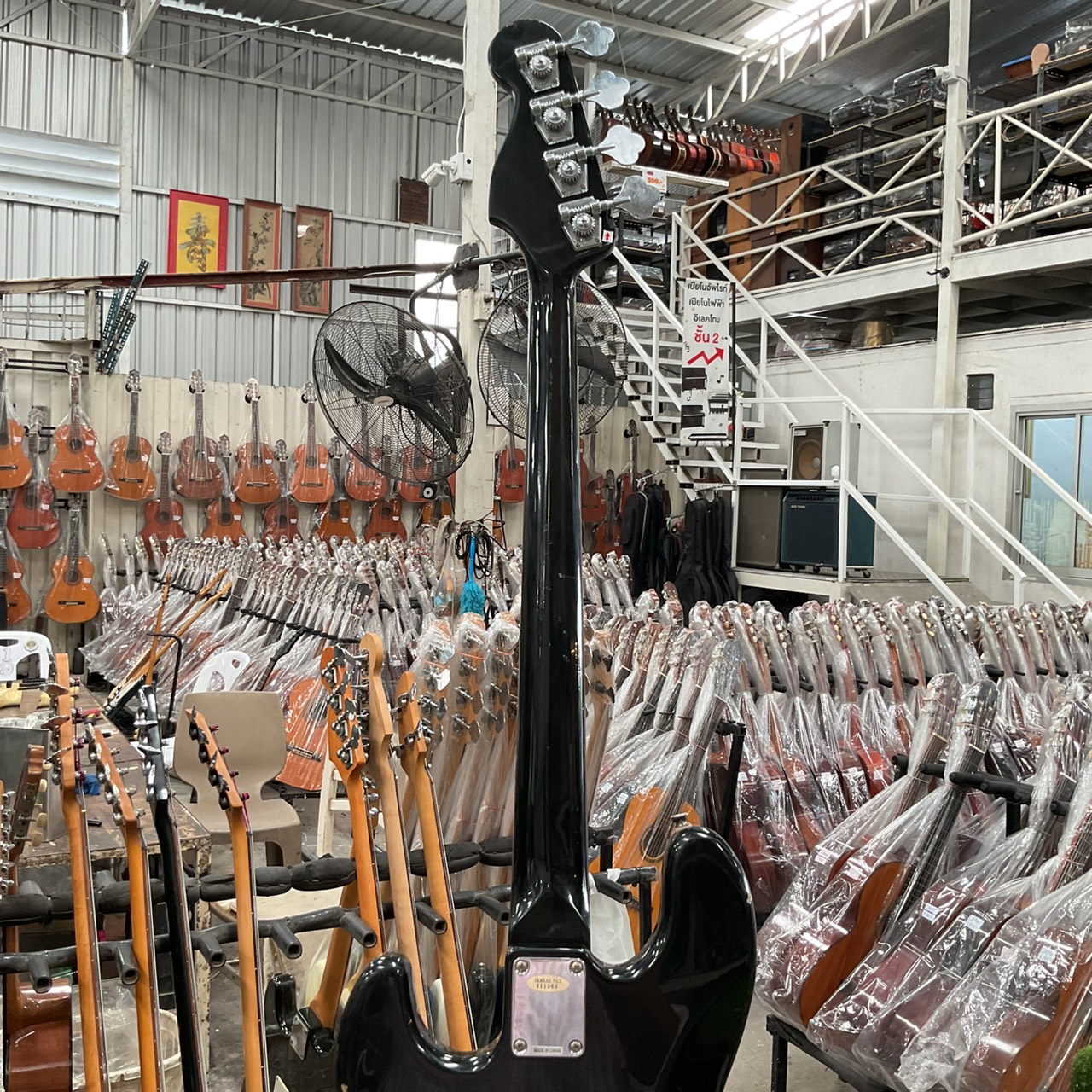 กีต้าร์เบส BUSKER'S