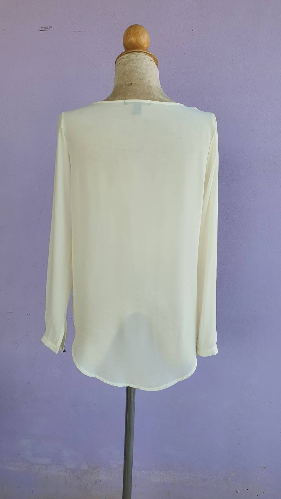 FF02812 เสื้อผ้ามือสอง สีขาว แบรนด์ MANGO อก 35 นิ้ว