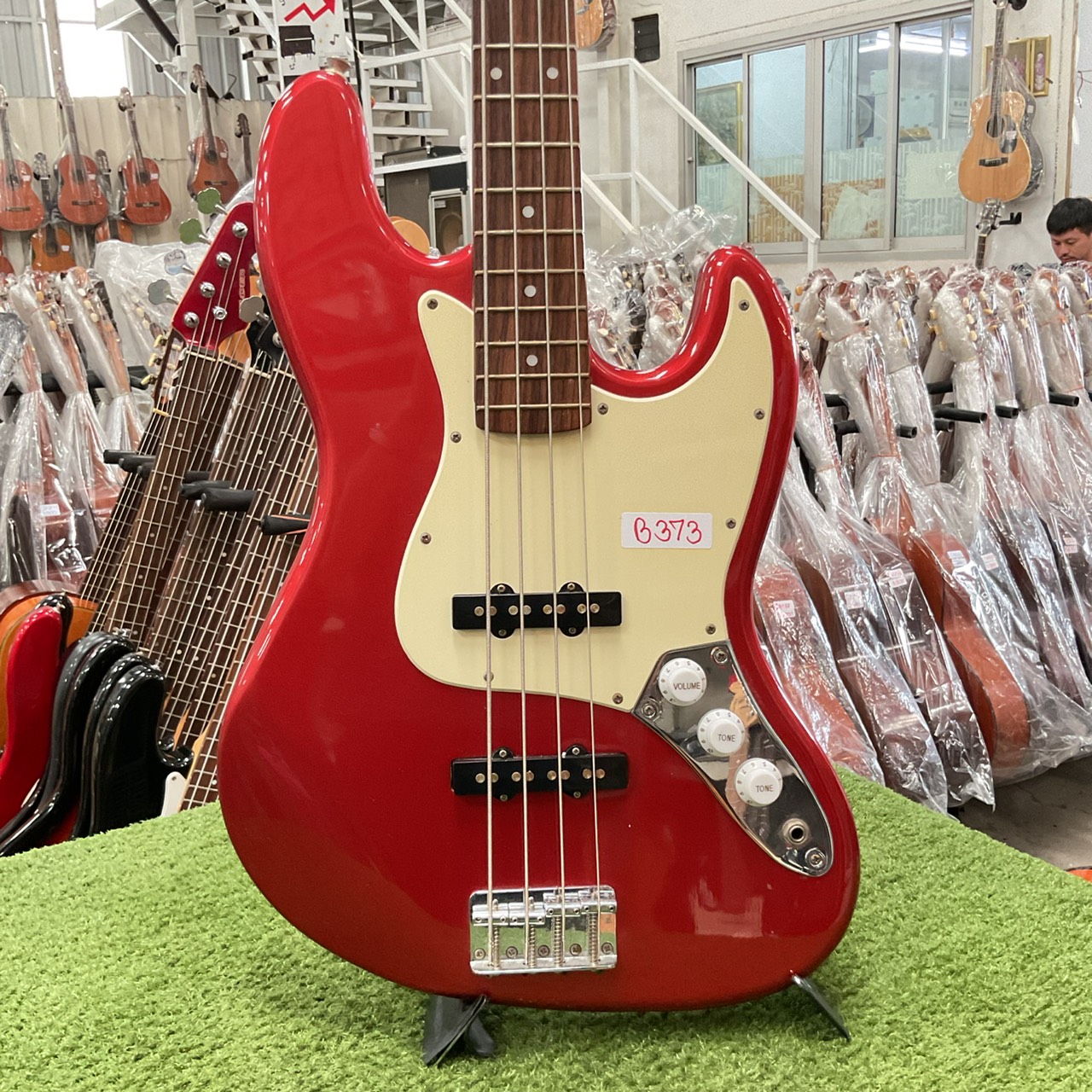 กีต้าร์เบส Legend