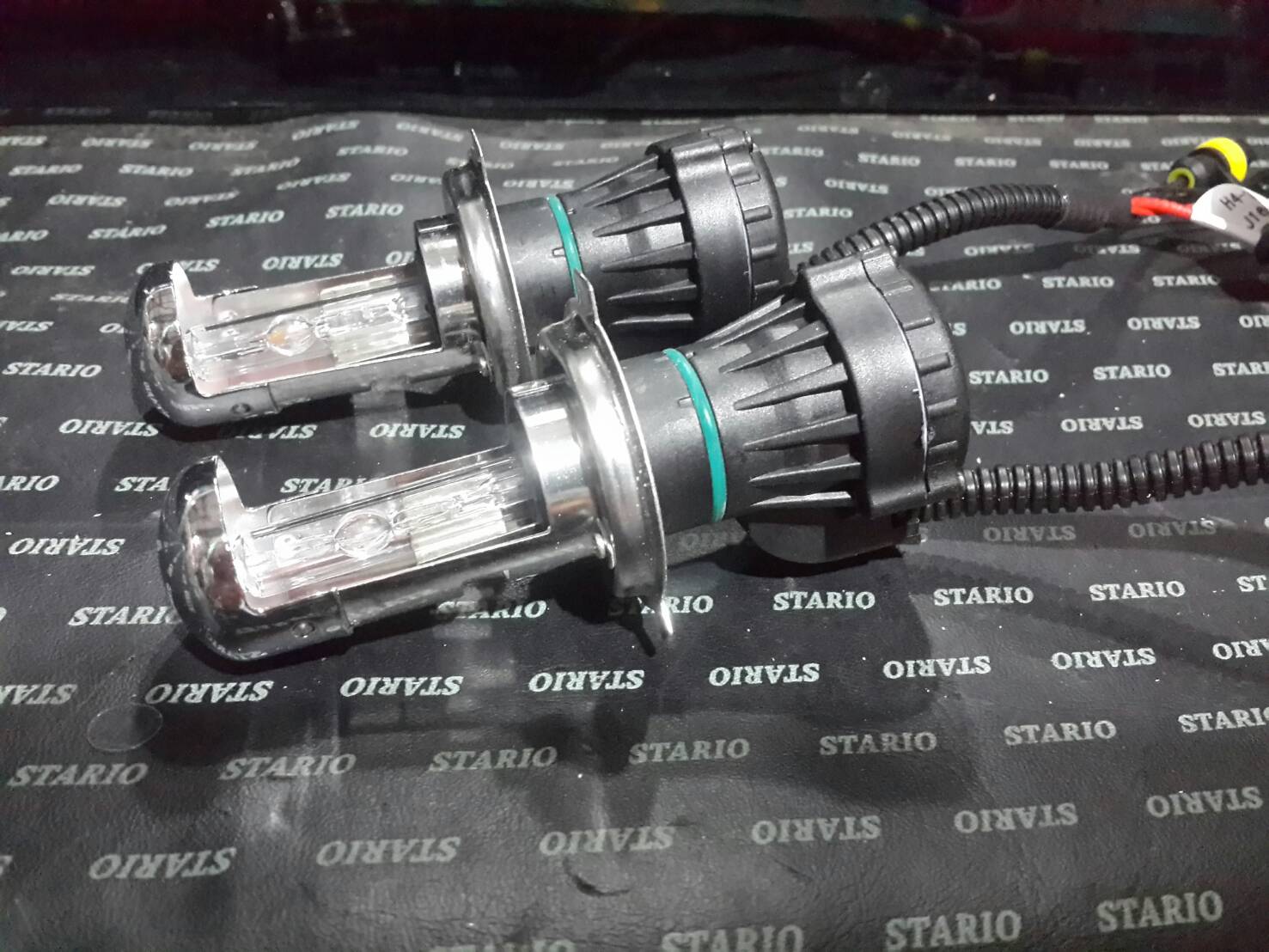 หลอดไฟ XENON ขั้ว H4/slide มีไฟสูง-ไฟต่ำในตัว พร้อมหมวกบังแสง ไม่แยงตาเพื่อนร่วมทาง