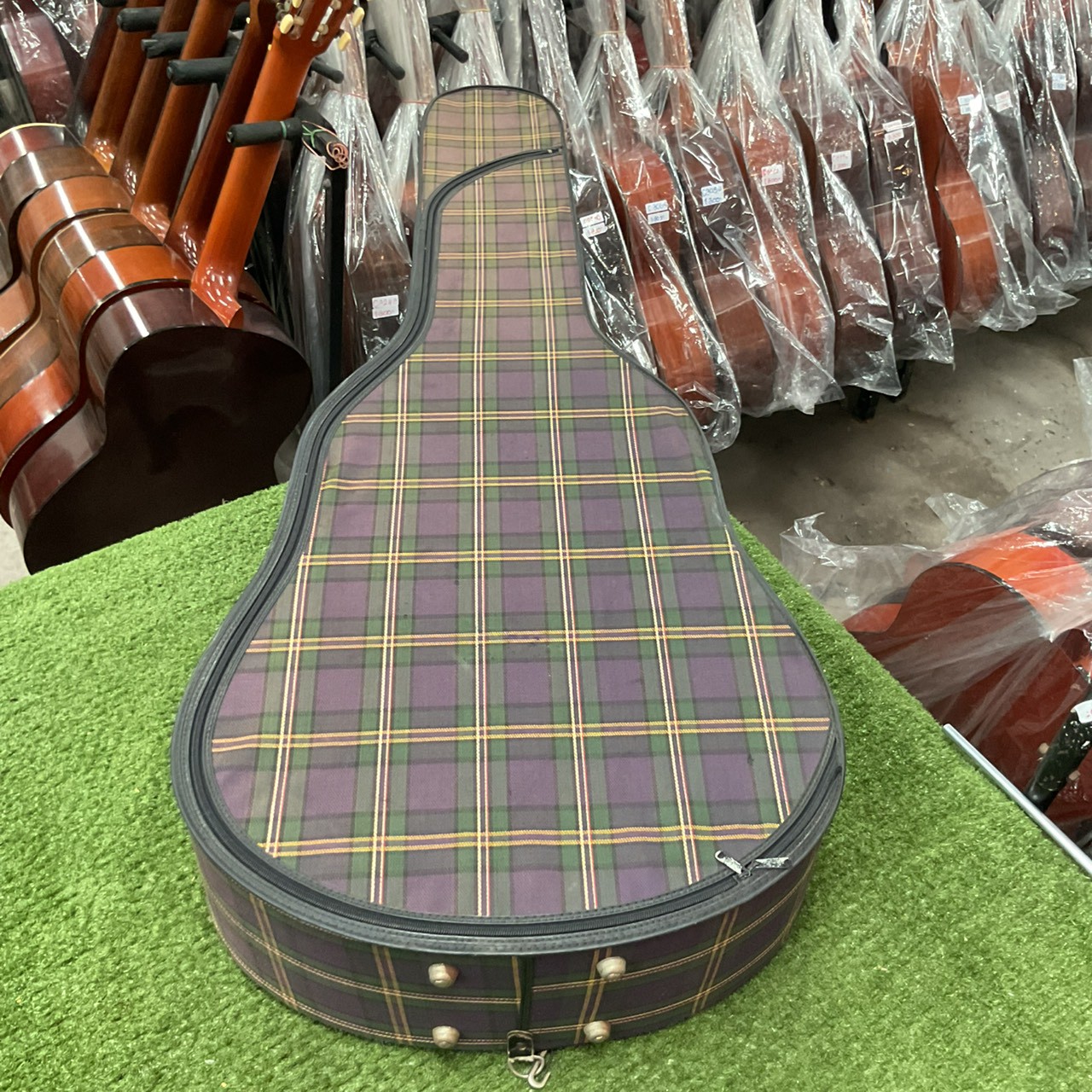 กล่องเคสกีต้าร์โปร่ง