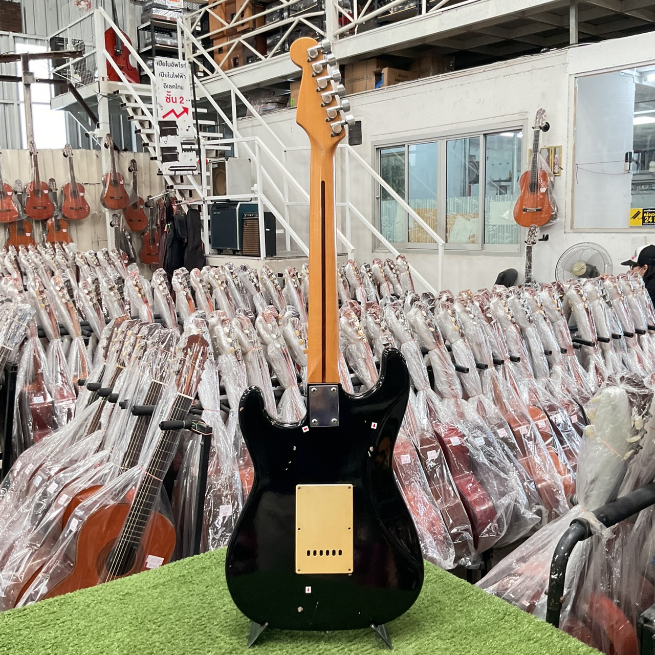 กีต้าร์ไฟฟ้า Maison