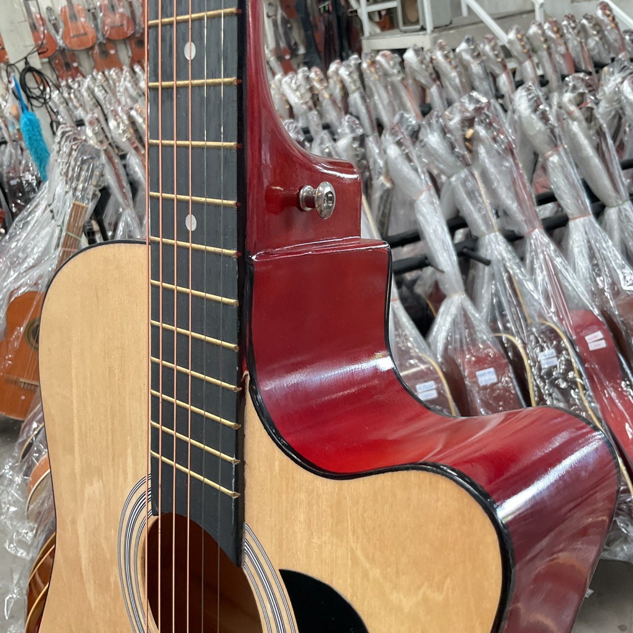 กีต้าร์โปร่ง Venkuri : FT-812