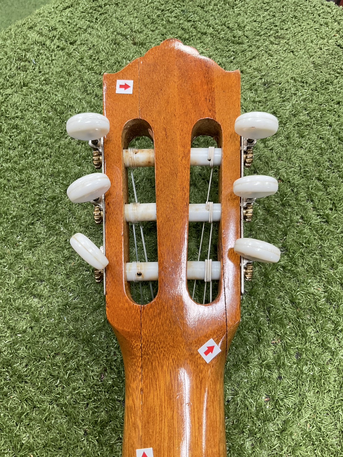 กีต้าร์คลาสสิค ยี่ห้อตามภาพ