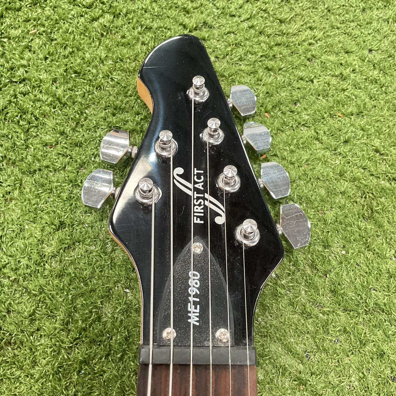 กีต้าร์ไฟฟ้า FIRST ACT : ME1980