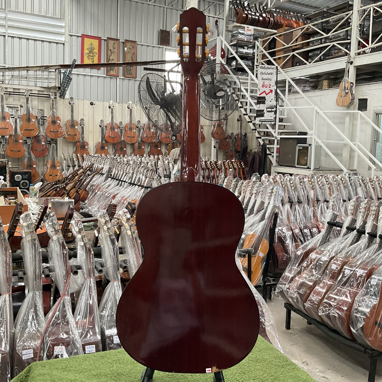 กีต้าร์คลาสสิค ISUMI : No.100