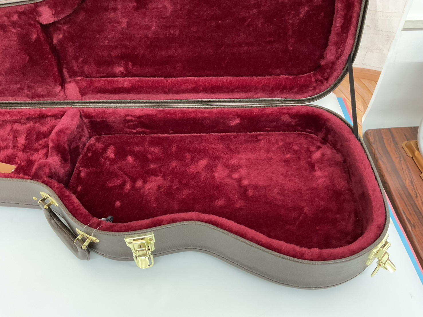 กล่องเคสกีต้าร์ไฟฟ้า (ใส่ได้ทุกทรง SD,LP,TL,SG) สีน้ำตาล