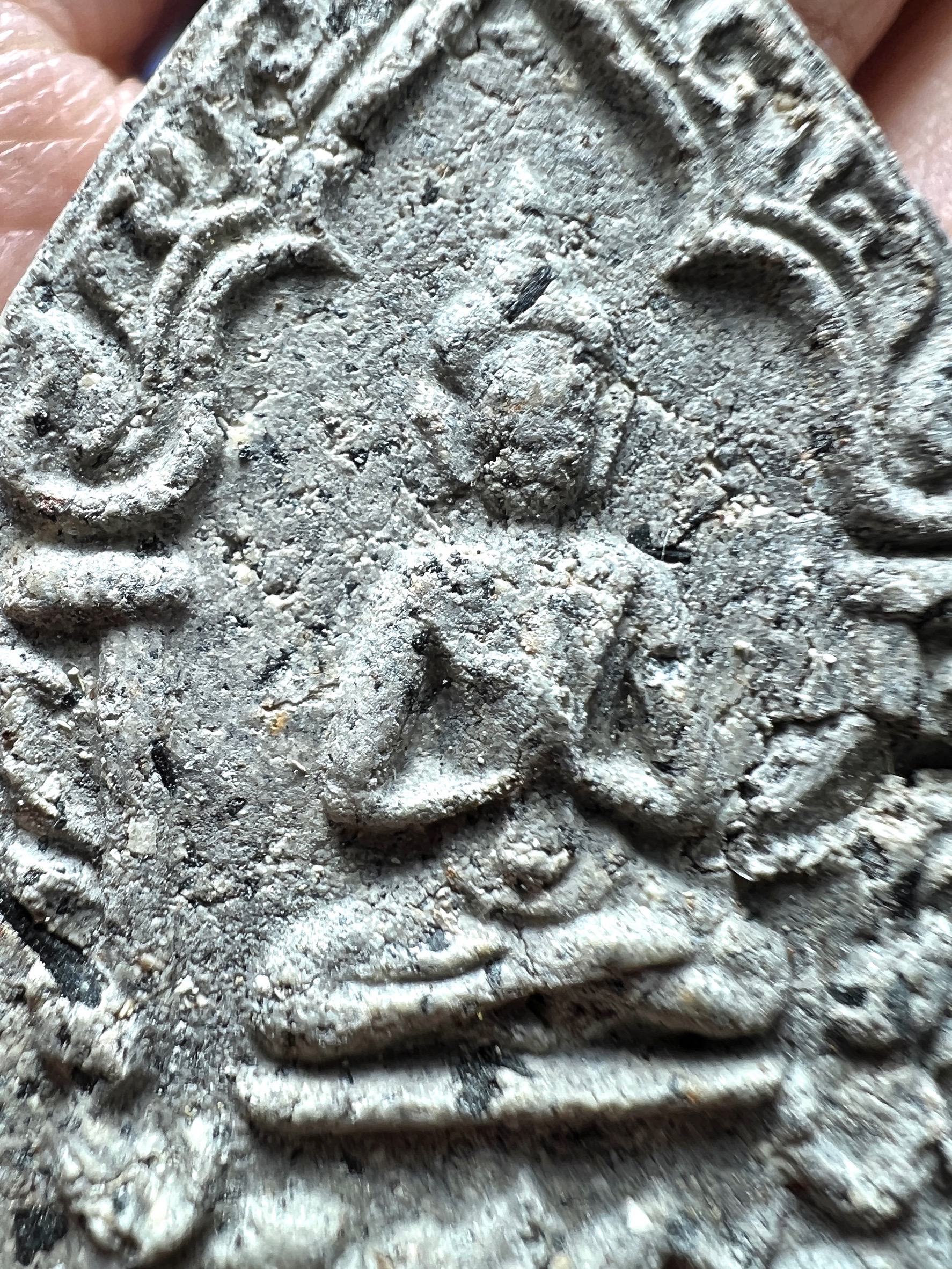 พระขุนแผนผงพิเศษ (พิมพ์ร่ายเวทย์เสกสามกุมาร,โค้ดพิเศษ) Mystic Powder Khun Phaen. (three Kuman Thong spellcasting style,special code) SKU-03987