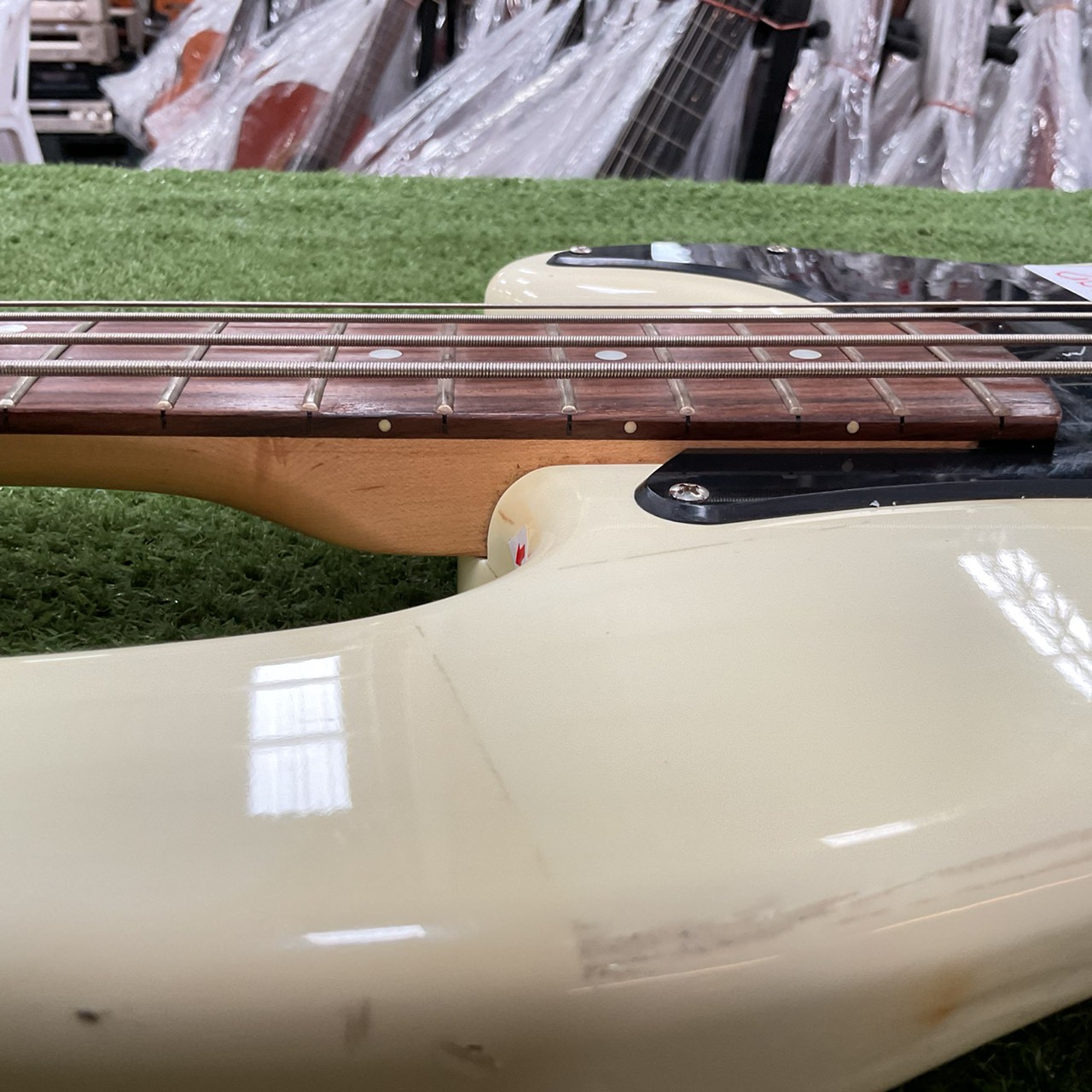 กีต้าร์เบส Legend