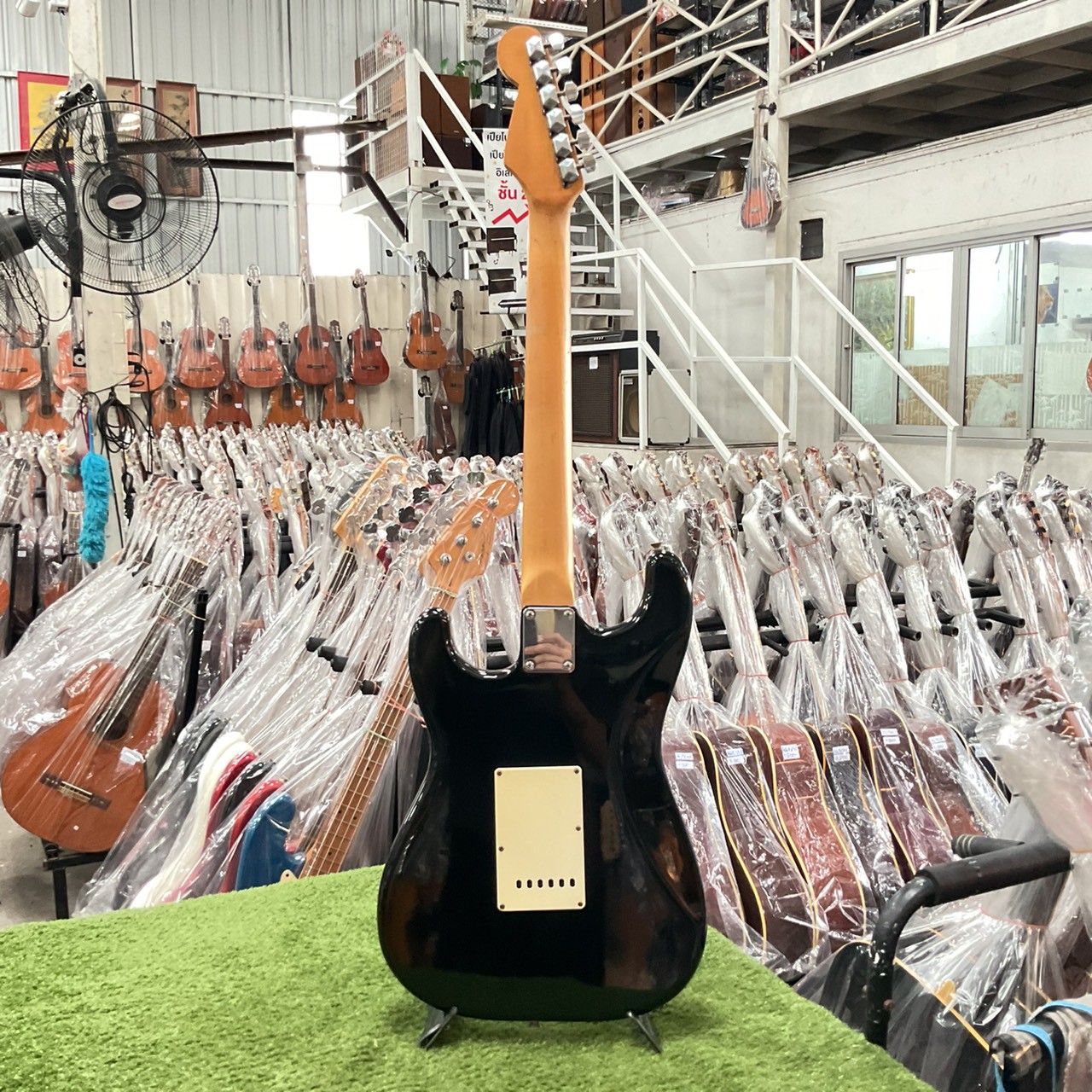 กีต้าร์ไฟฟ้า Maison