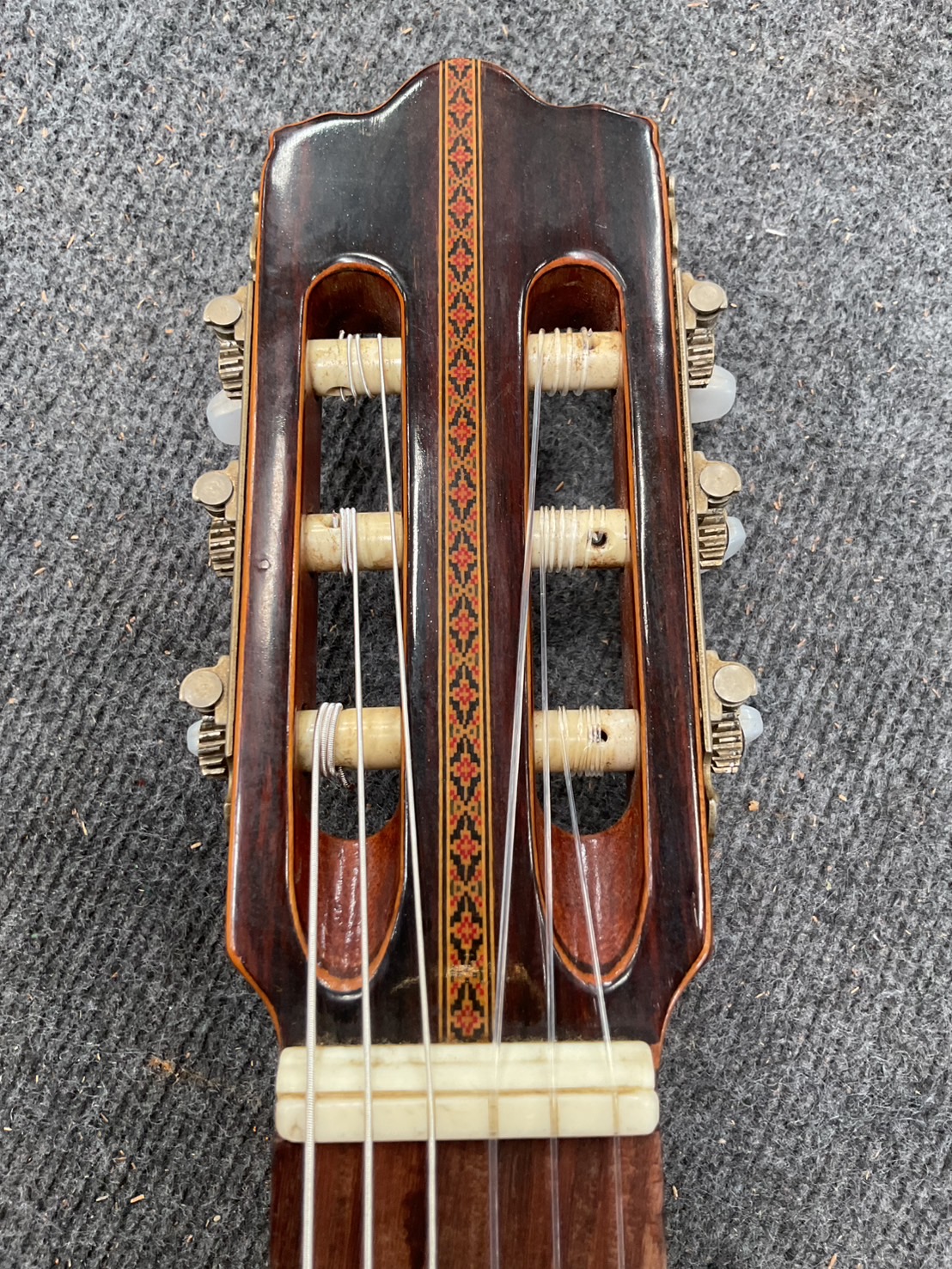 กีต้าร์คลาสสิค Abe Gut : 63E