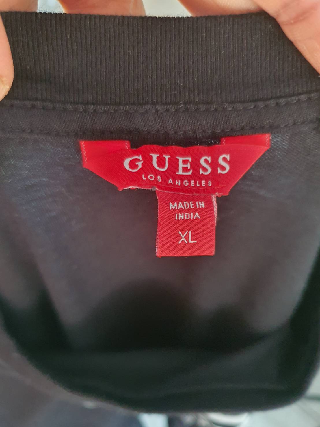 FF06075 เสื้อยืด สีดำ แขนยาว แบรนด์ Guess อก 44-46 นิ้ว