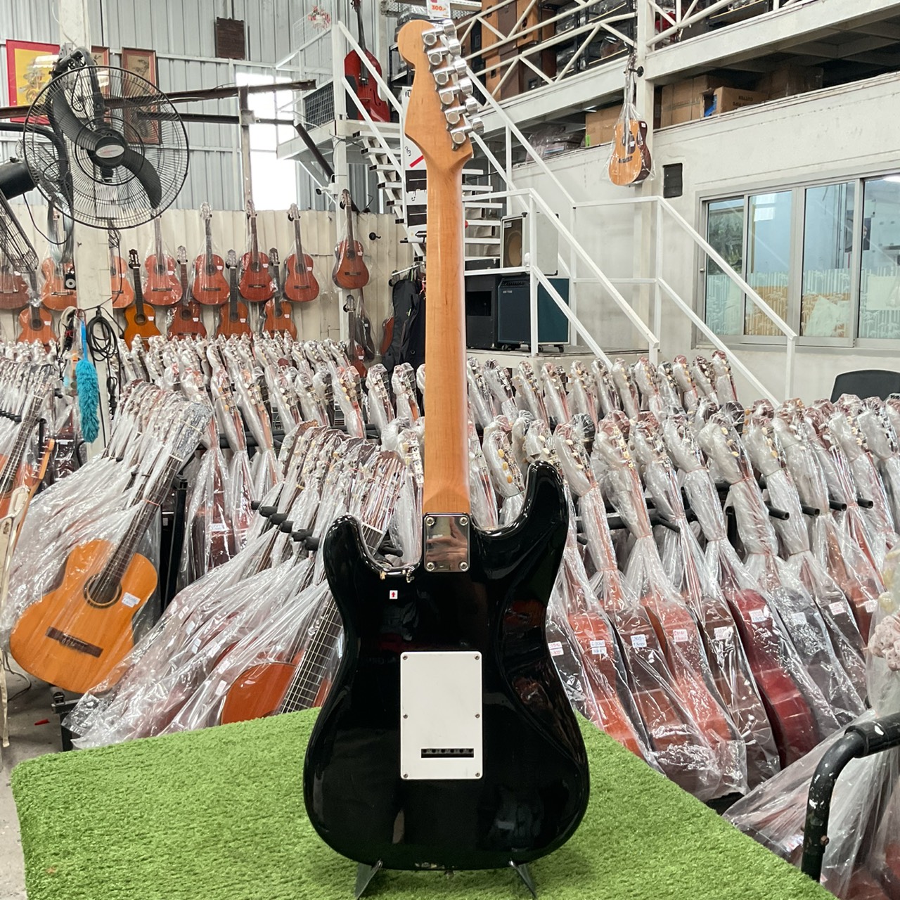 กีต้าร์ไฟฟ้า BUSKER'S