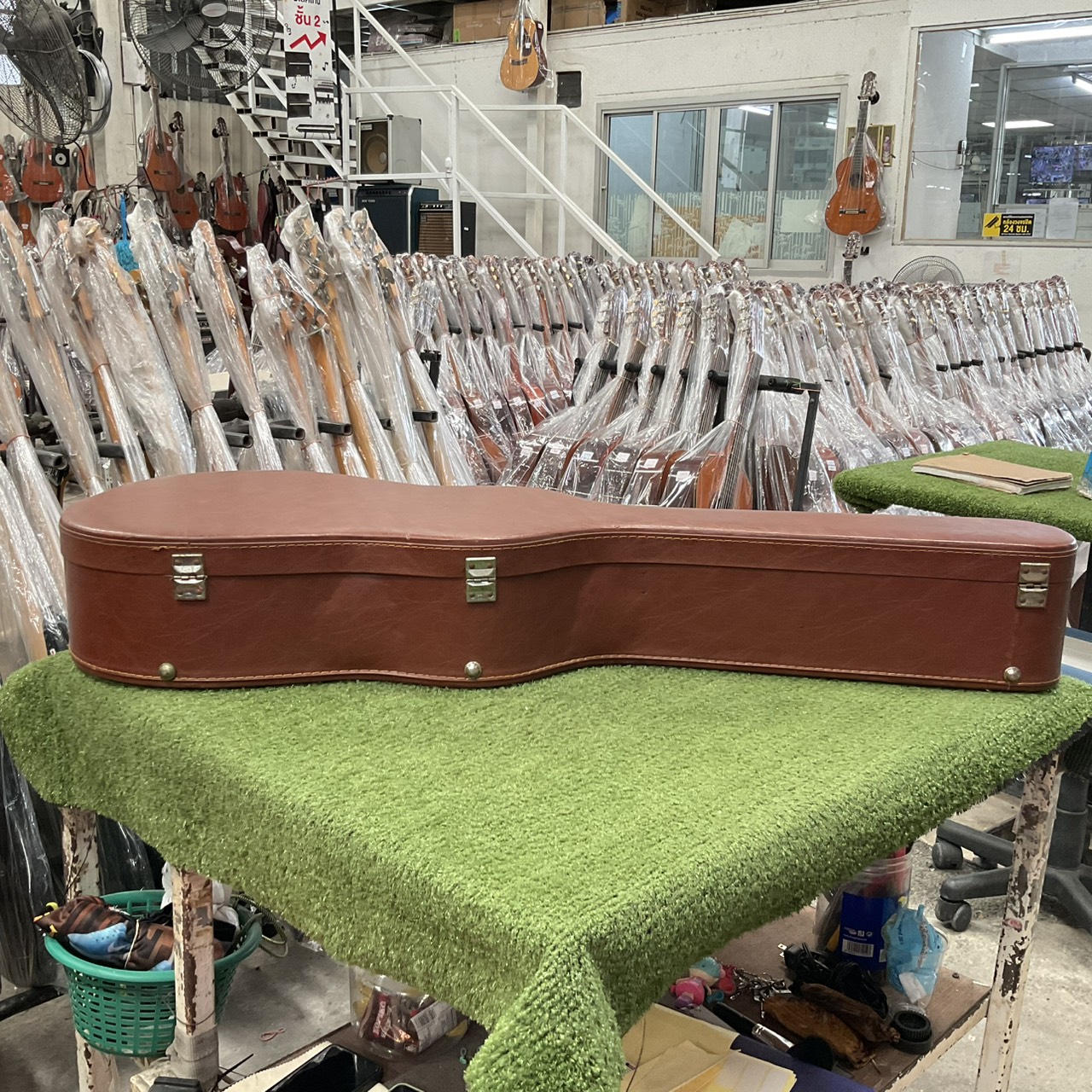 กล่องเคสกีต้าร์โปร่ง