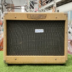 แอมป์กีต้าร์ Chatting Bird : CAV-20B